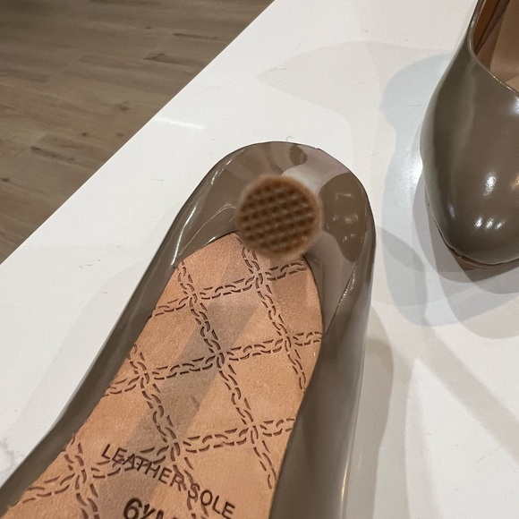 Material: Genuine Leather
Heel Height: High Heel
Style: Casual size 6.5 NEW - Picture 6 of 13